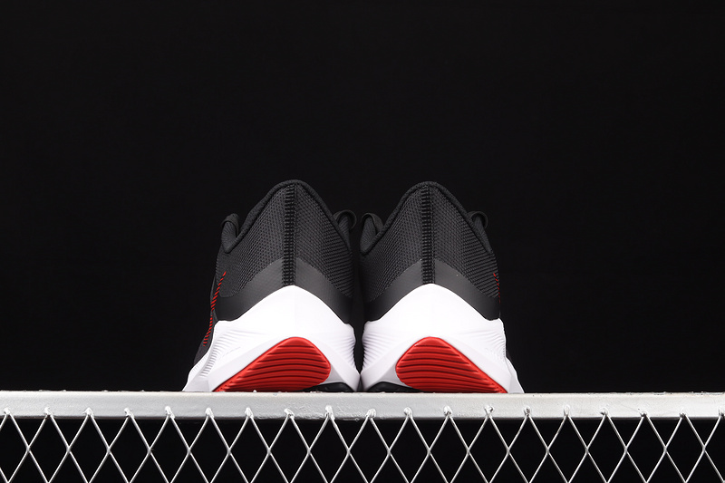 Air Zoom Winflo 8 Black/White/Red 3