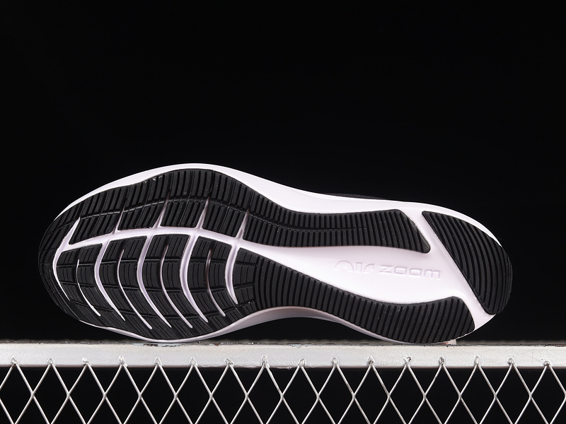 Zoom Winflo 7 Black/White/Anthracite 15