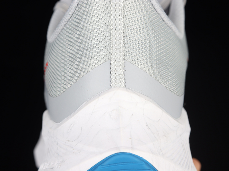 Zoom Winflo 8 Grey/White/Blue 3