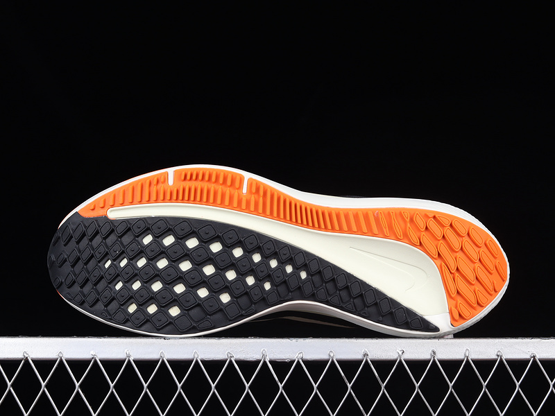 Zoom Winflo 9 Black/Orange/White 5