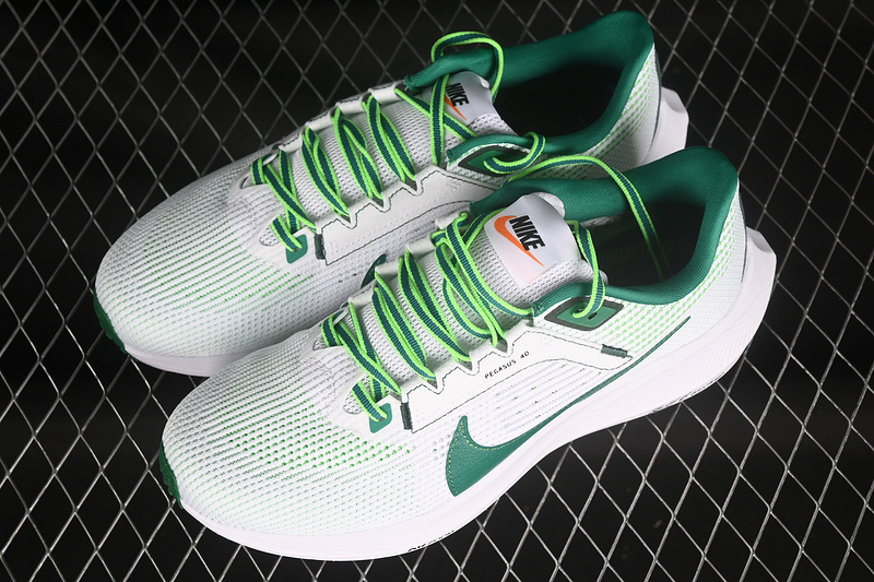 Air Zoom Pegasus 40 Premium Ill Bowerman White/Fir/Green Strike/Malachite 31