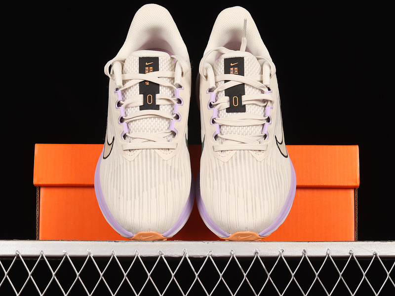 Air Zoom Winflo 9 Off White/Black/Purple 7