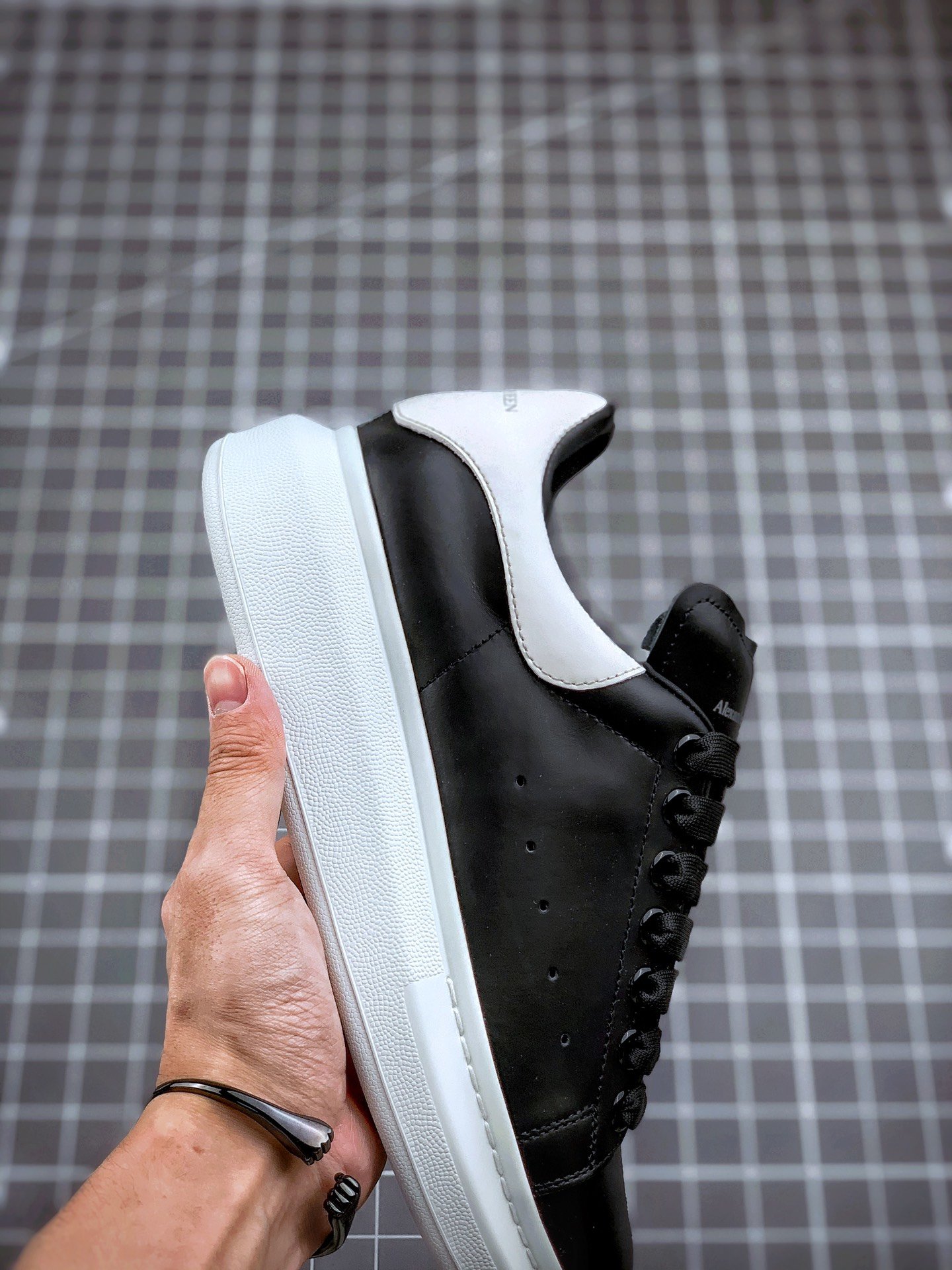 Alexander Mcqueen Black/White 17