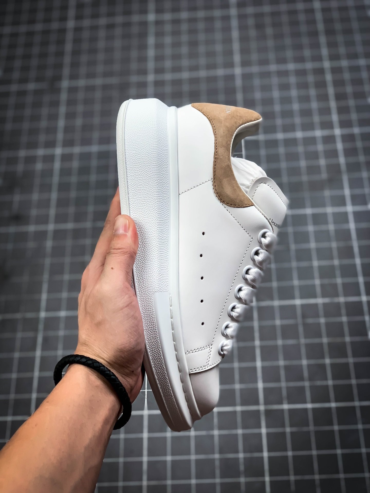 Alexander Mcqueen White/White/Khaki 9