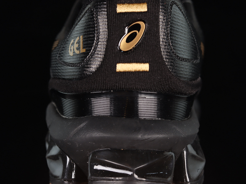 Gel Quantum 360 7 Black/Pure Gold 31