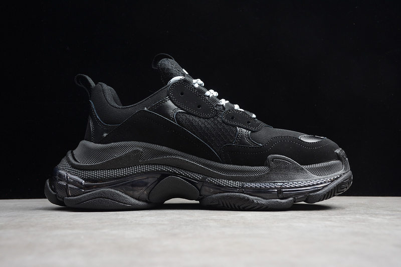 Triple S Sneaker Dadshoe Black/Black/White 9