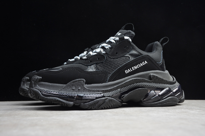 Triple S Sneaker Dadshoe Black/Black/White 19