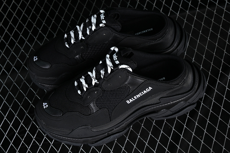 Balenciaga Triple S Black/White 7