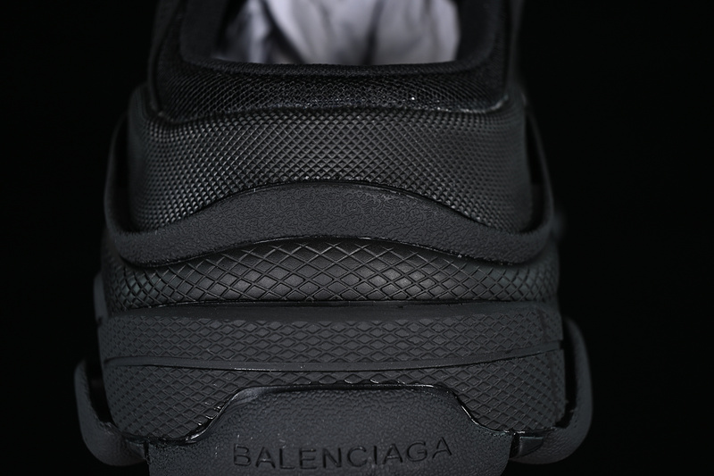 Balenciaga Triple S Black/White 21