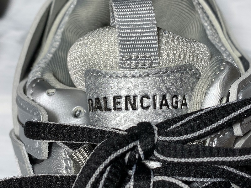 Get Balenciaga Track 2.0 Sneaker Grey/Black/White 7