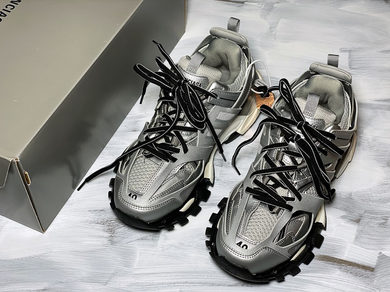 Get Balenciaga Track 2.0 Sneaker Grey/Black/White 25