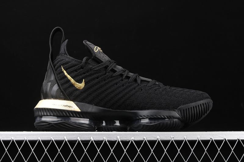 Lebron 16 I'm King Black/Metallic Gold 19