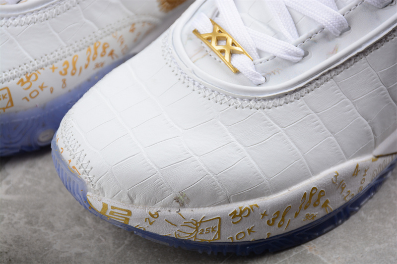 Lebron 20 Ep White/Golden 9