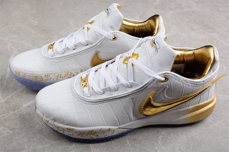 Lebron 20 Ep White/Golden 21