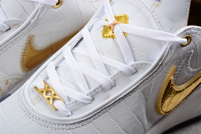 Lebron 20 Ep White/Golden 29