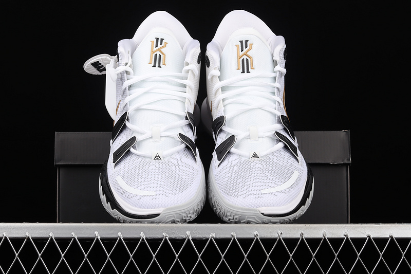 Kyrie 7 Ep White/Black/Metallic Gold 17