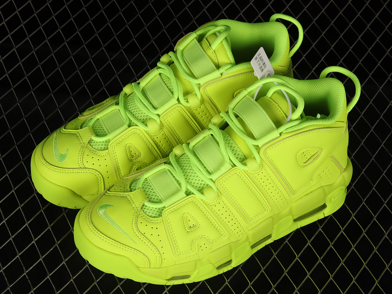 Air More Uptempo 96 Volt/Volt/Black 23