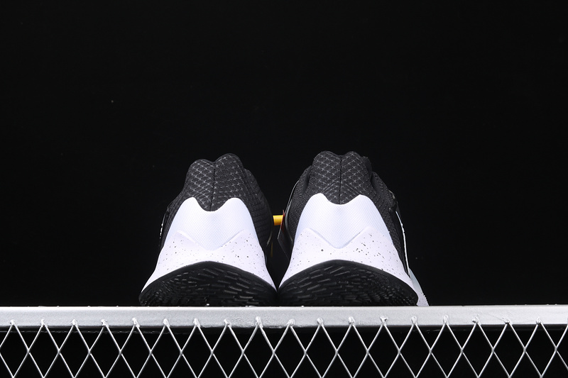 Kyrie Low 2 Black/Anthracite-White 17