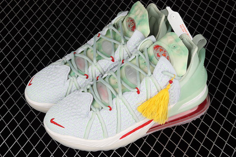 Lebron 18 Ep Empire Jade Pure Platinum/Cream Grass Green/University Red 29