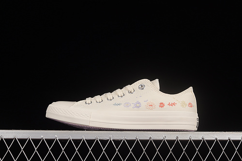 Chuck Taylor All Star Low 70S Egret/Multi-Color/Black 31