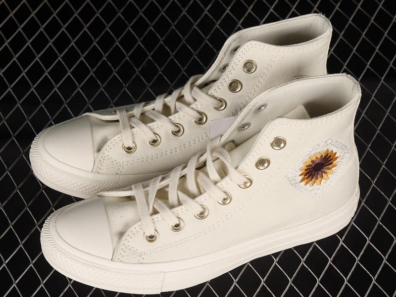 Chuck Taylor All Star High Egret/Egret/Light Gold 25