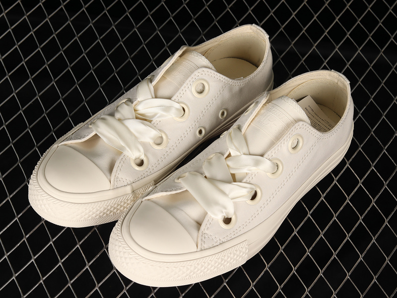 Chuck Taylor All Star Big Eyelets Low Egret/Egret/Egret 9