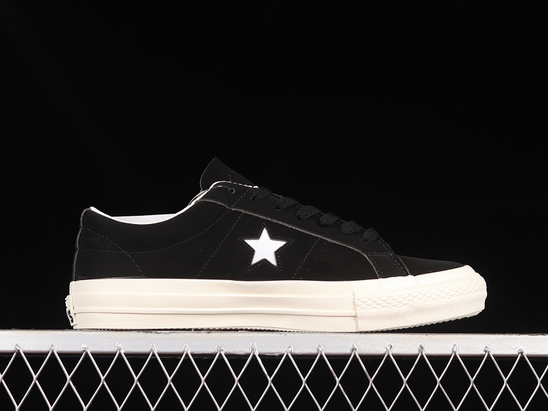 One Star Pro Black/Black/White 19