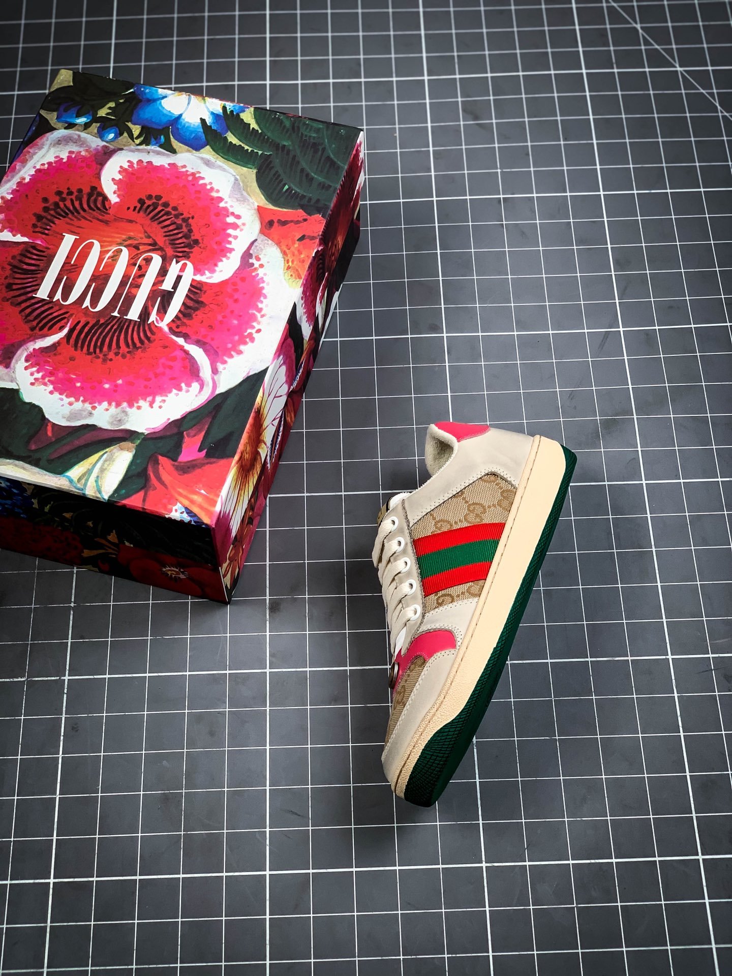 Gucci Distressed Leather Sneaker Light Khaki/Green/Red 11