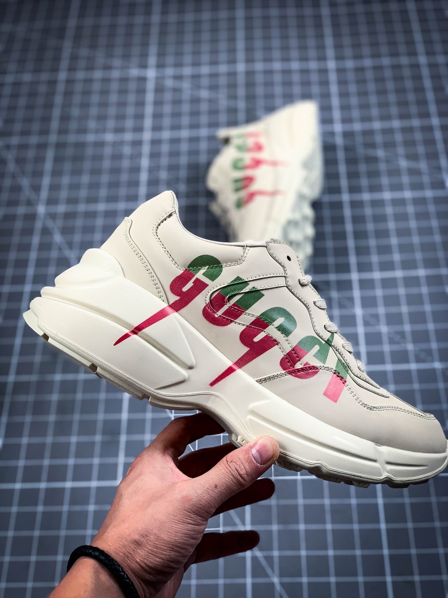 Gucci Rhyton Vintage Trainer Sneaker Beige/Green/Red 9