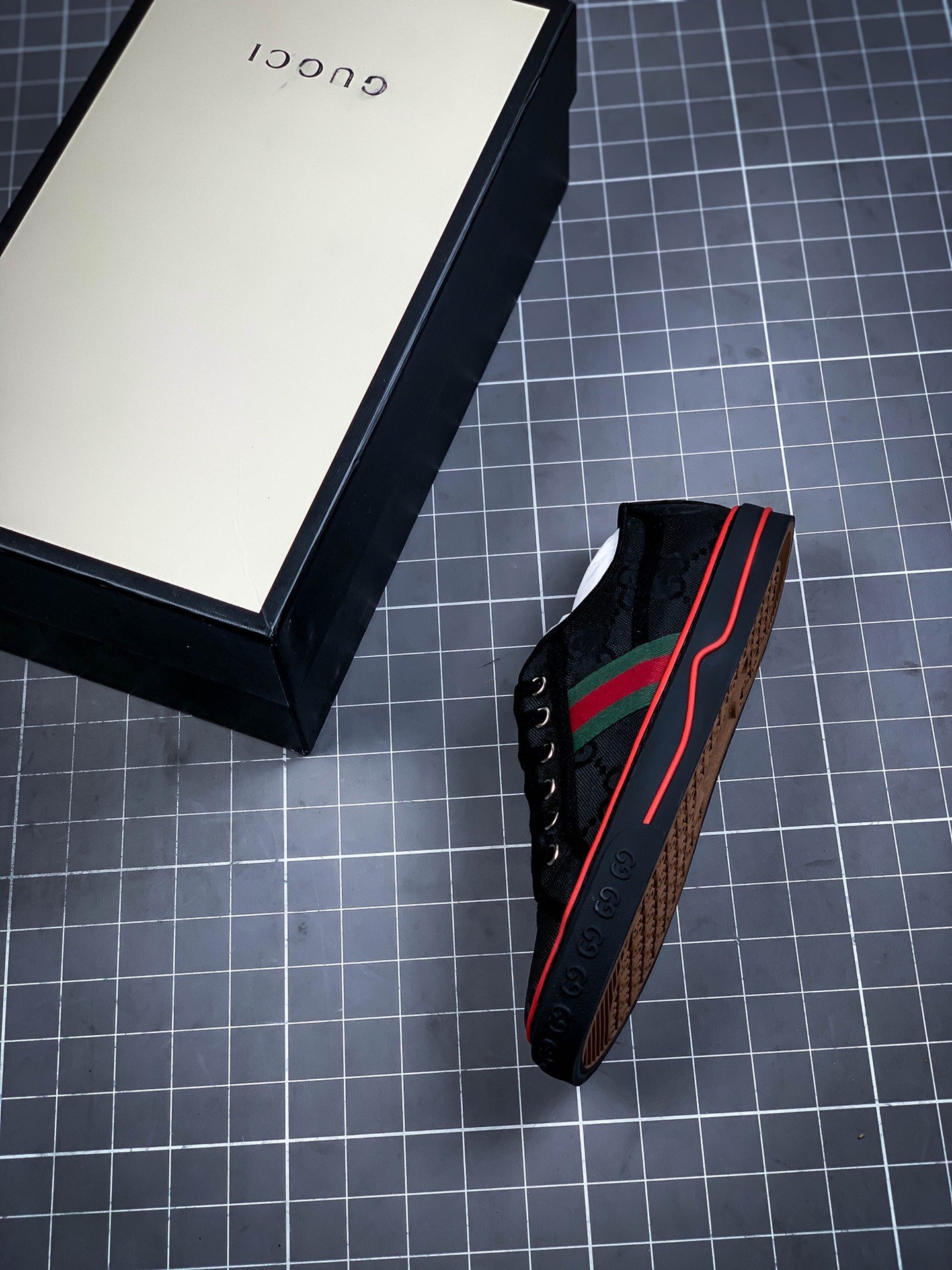 Gucci Ace Embroidered Low-Top Black/Greem/Red 9