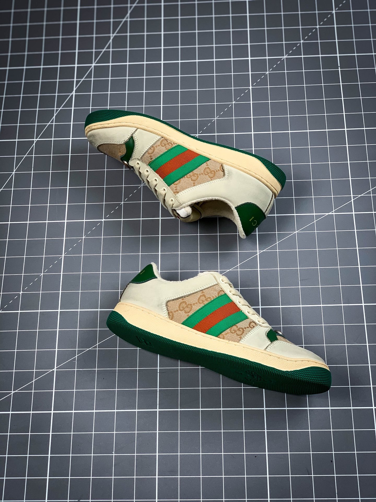 Gucci Distressed Leather Sneaker Beige/Red/Green 9