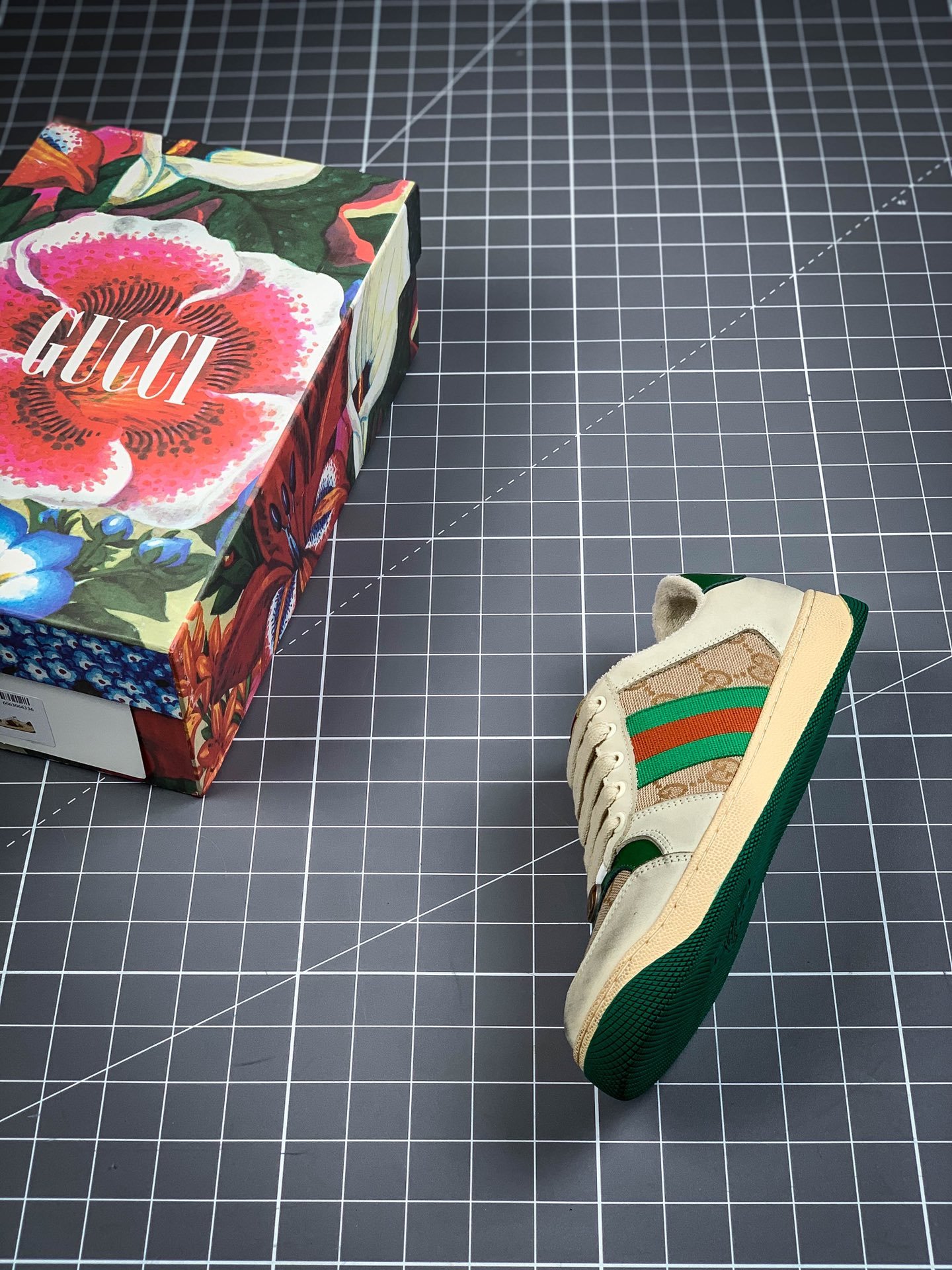 Gucci Distressed Leather Sneaker Beige/Red/Green 11