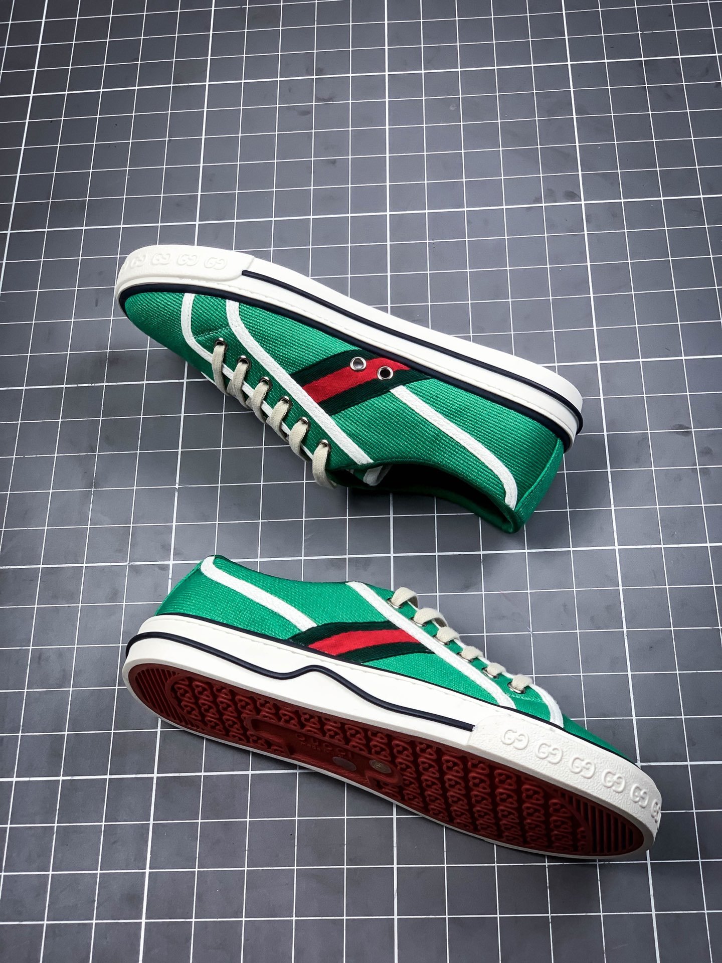 Gucci Ace Embroidered Low-Top Sneaker Green/White/Red 15