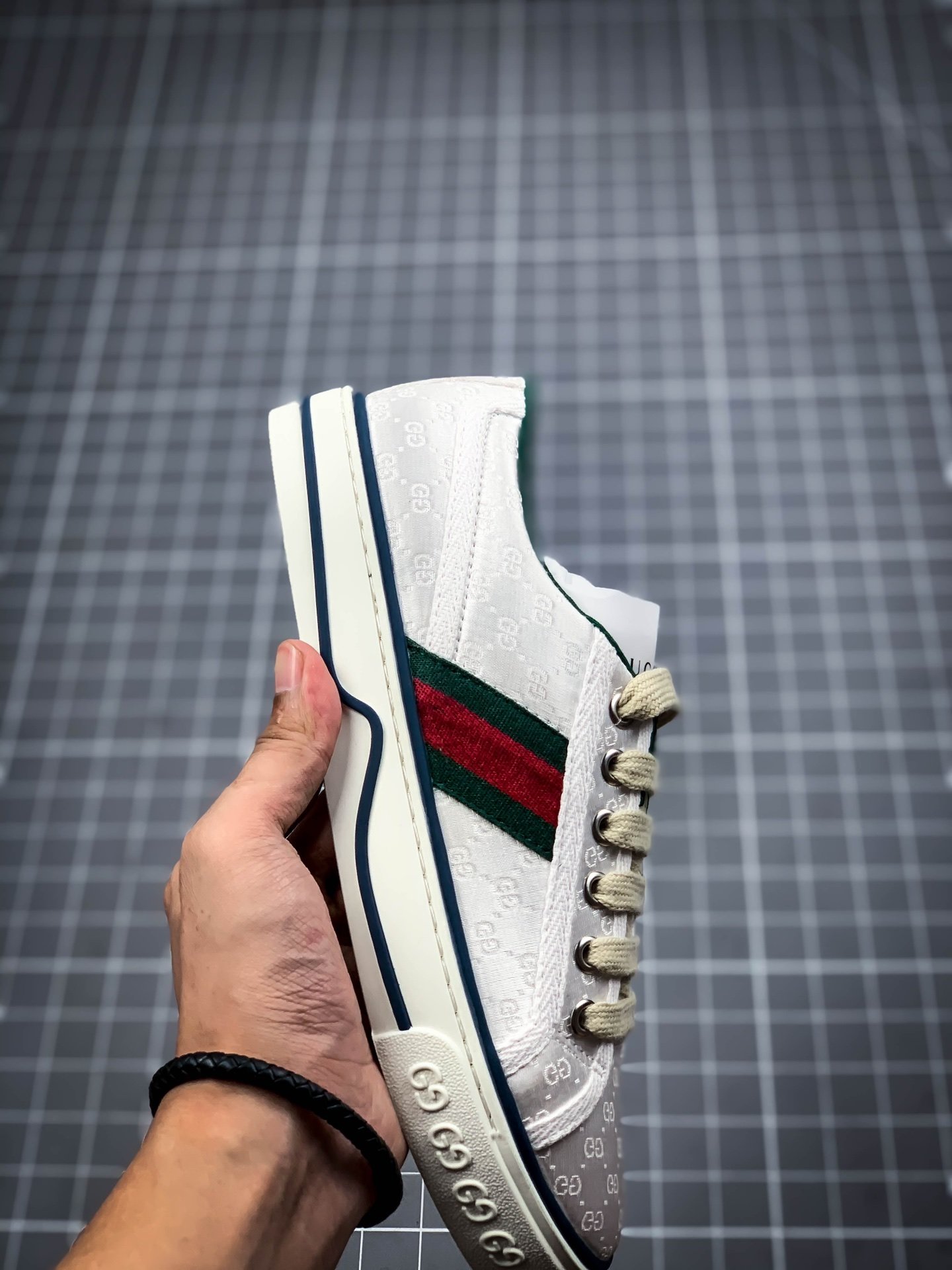 Gucci Ace Embroidered Low-Top White/Red/Green 9