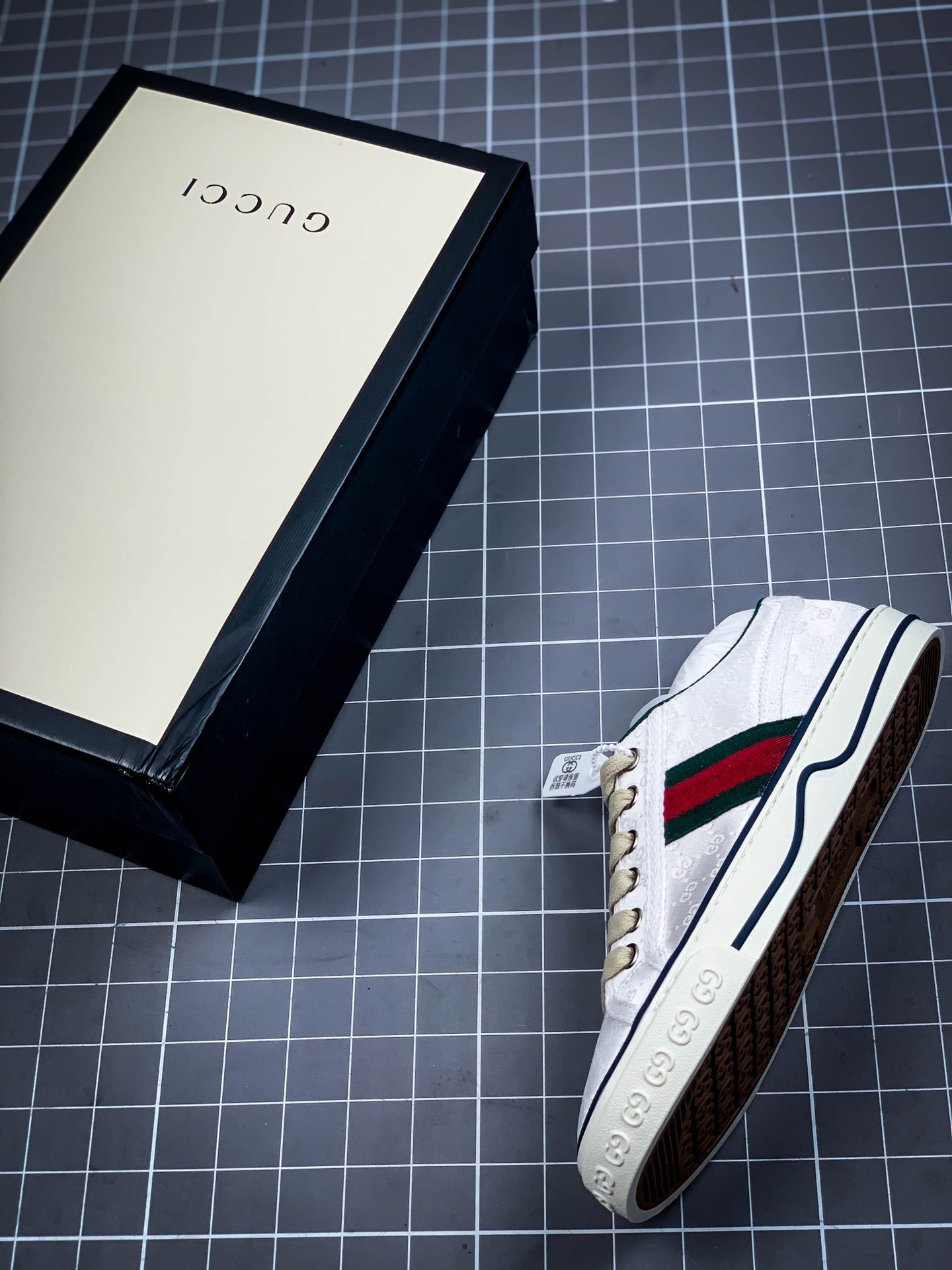 Gucci Ace Embroidered Low-Top White/Red/Green 17