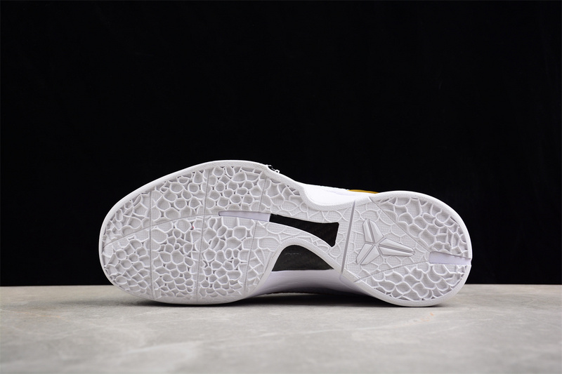 Zoom Kobe White/Gold 25