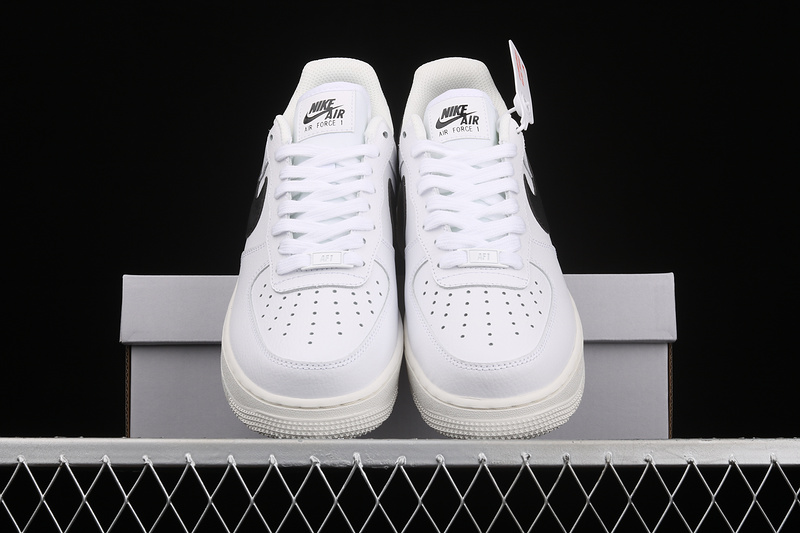 Air Force 1 Low 07 White/White/Black 11