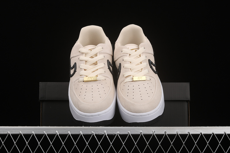 Air Force 1 Sage Low Lx Light Cream/Black/Metallic Gold/White 3