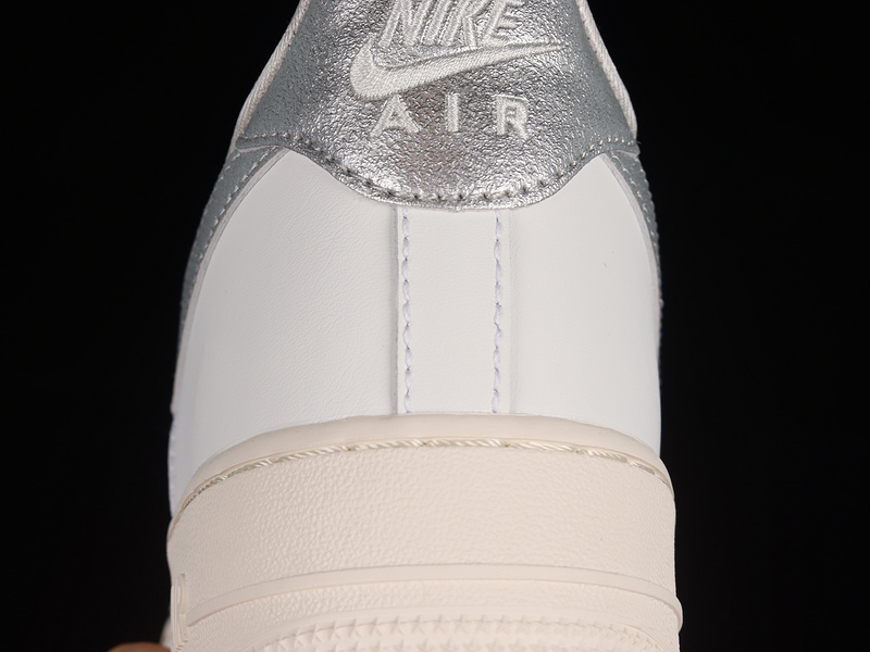 Air Force 1 Low 07 Essential Summit White/Metallic Silver/Sail/White 27