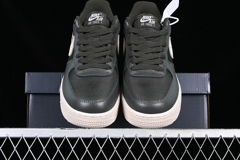 Nike Air Force 1 '07 Low Black/Grey 17