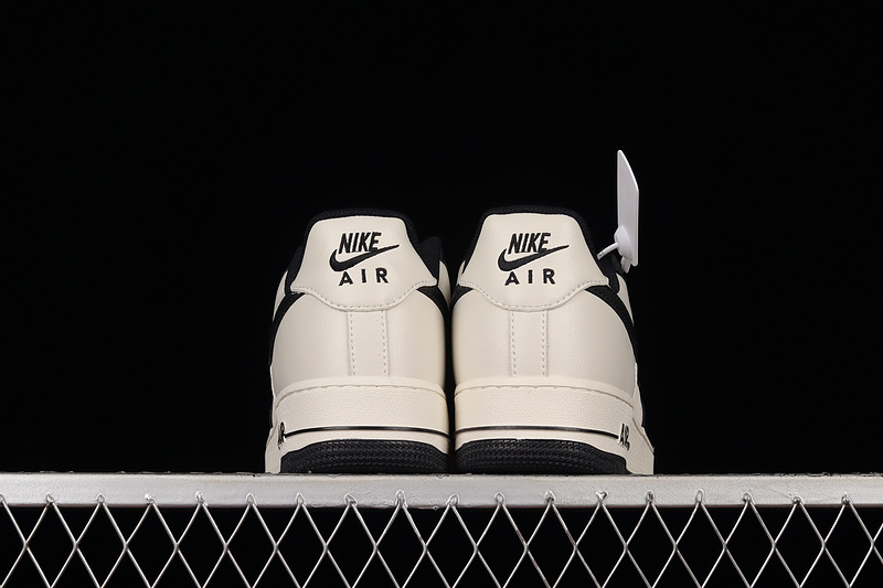 Air Force 1 Low 07 Le White/White/Black 25