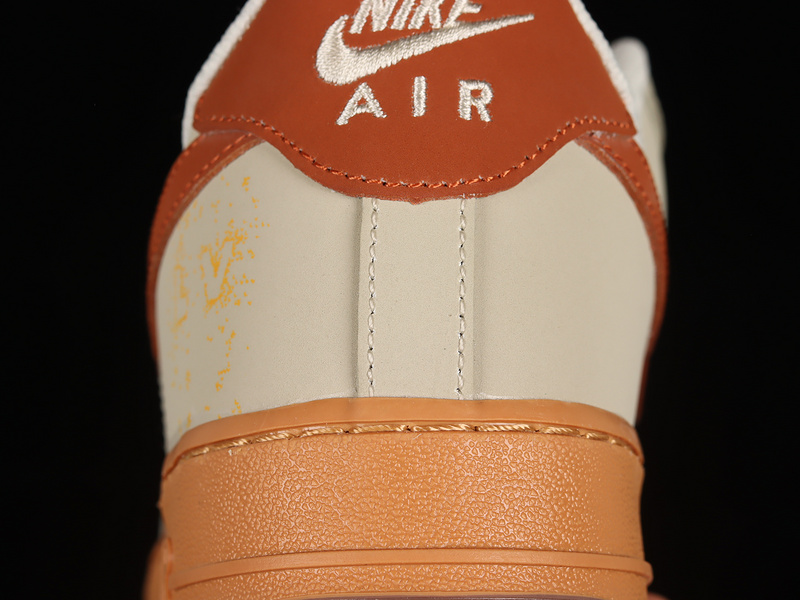 Air Force 1 Low 07 Light Khaki/Brick Red/Orange 9