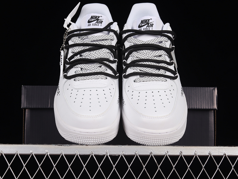 Air Force 1 Low 07 White/Black/Silver 17