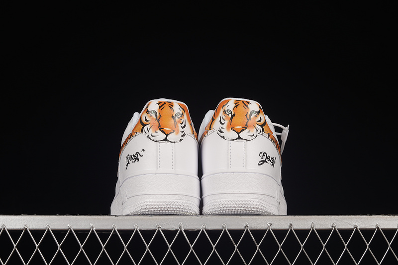 Air Force 1 Low 07 White/Tiger/Black 5