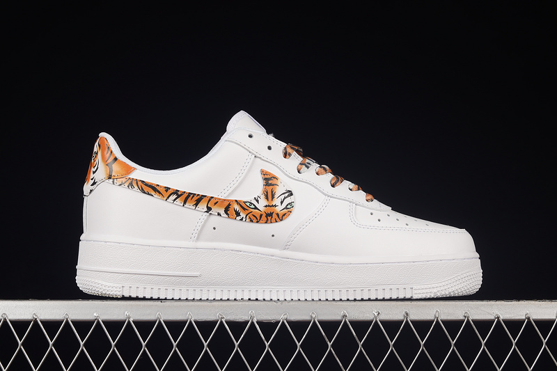 Air Force 1 Low 07 White/Tiger/Black 11