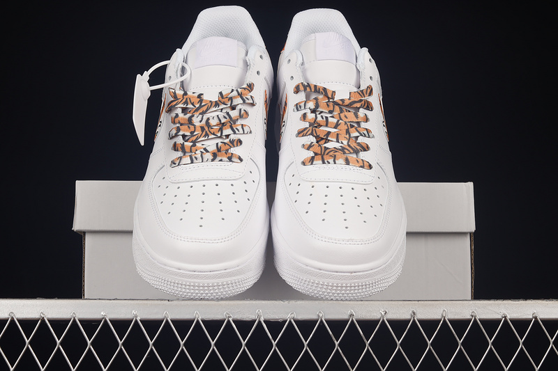 Air Force 1 Low 07 White/Tiger/Black 27