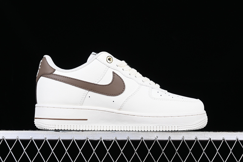 Nike Air Force 1 '07 Low Brown/White 17