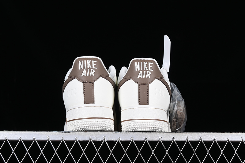 Nike Air Force 1 '07 Low Brown/White 21