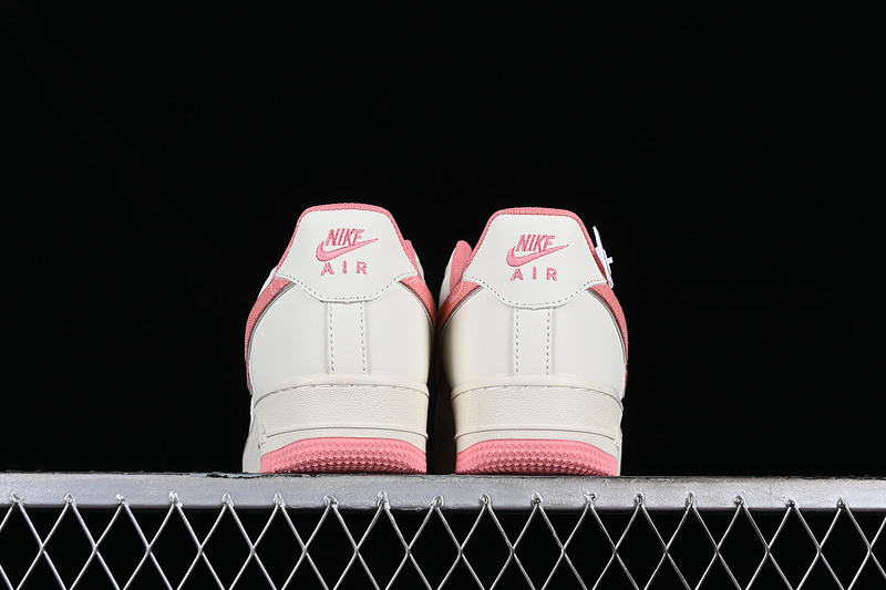 Louis Vuitton Nike Air Force 1 '07 Low White/Pink 31