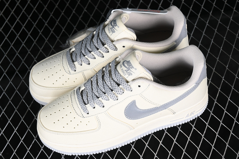 Nike Air Force 1 '07 Low Beige/Silver 3